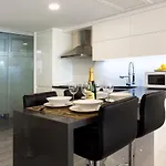 Modern & Elegant Loft شقة بلايا ديل إنغلز
