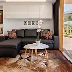 Modern & Elegant Loft شقة