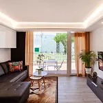 Modern & Elegant Loft شقة